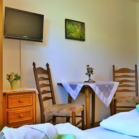 Adler Inn *